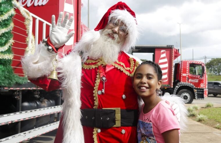Papai Noel, urso polar e cantores dão o clima do Natal do HCB