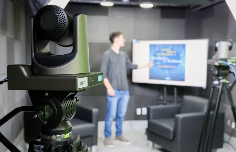 Plataforma gratuita oferecerá materiais complementares aos alunos da educação básica da rede pública