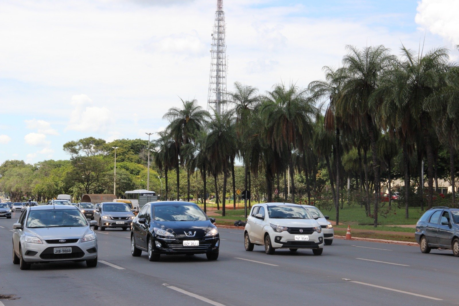 Prazo para licenciar veículos com placas final 9 e 0 termina no dia 31 de dezembro