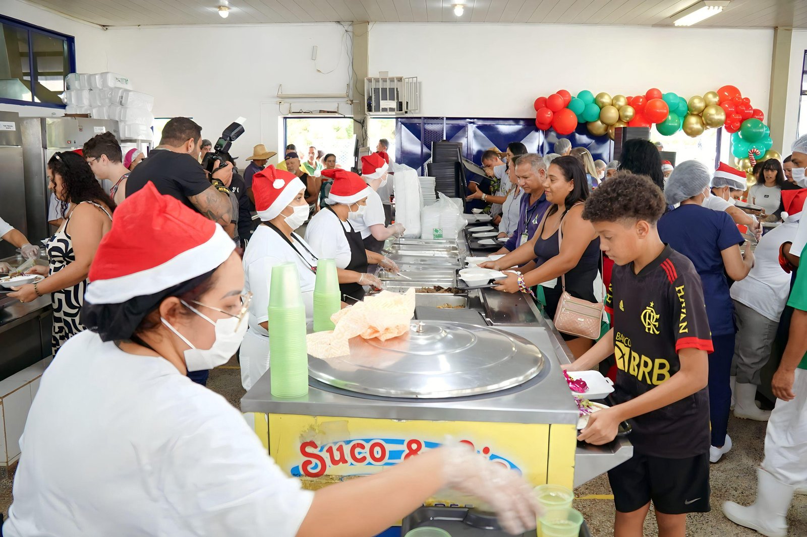 Público do Restaurante Comunitário de Brazlândia se encanta com cantata natalina