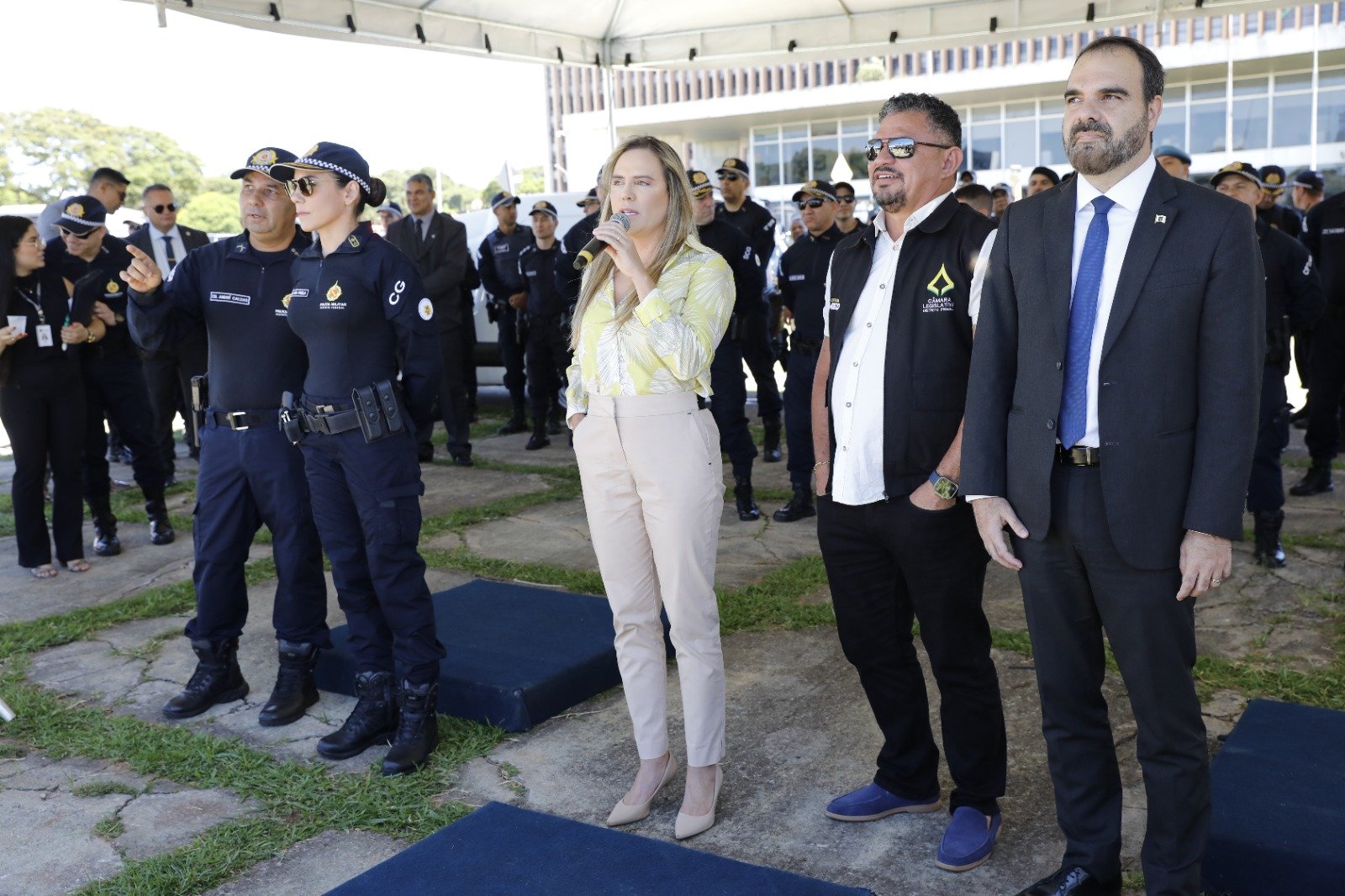 Segurança é reforçada com policiamento intensivo durante final de ano no DF Segurança é reforçada com policiamento intensivo durante final de ano no DF