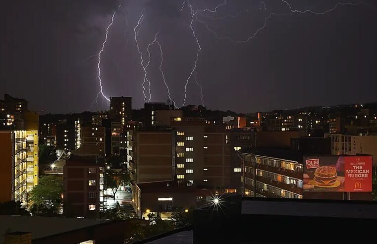 Tecnologia contribui para reduzir impactos de raios na rede elétrica do DF