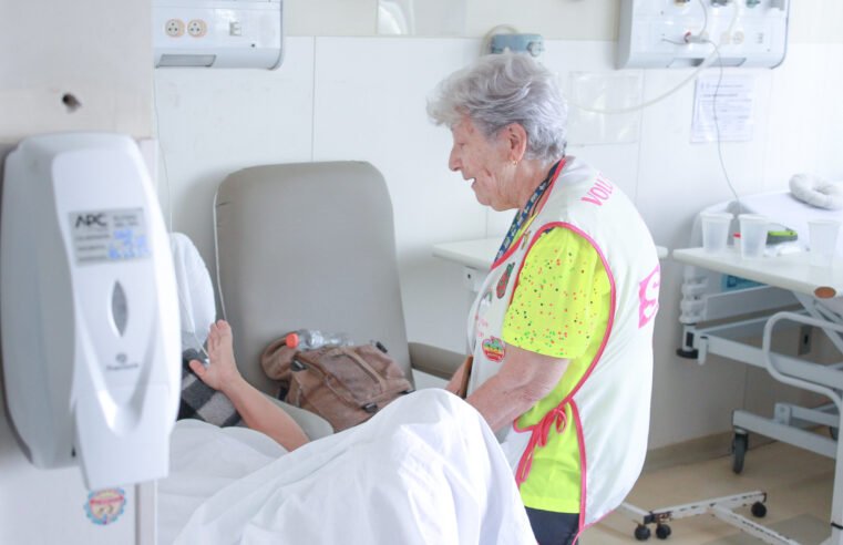 Um exemplo de dedicação e amor como voluntária no Hospital de Base