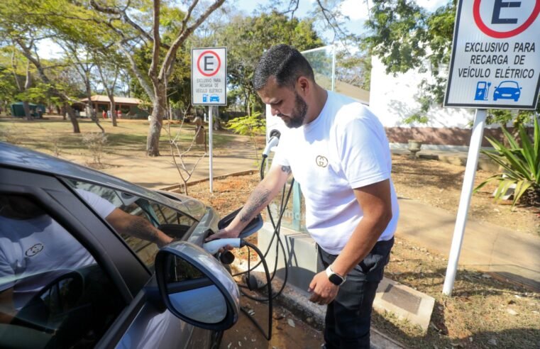 Uso de carros elétricos é incentivado com a instalação de novos pontos de recarga