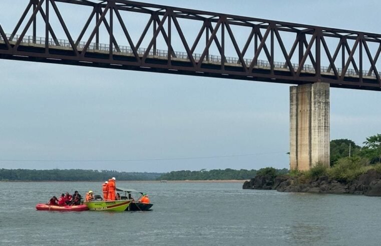 Bombeiros do DF participam de resgate de 14ª vítima do acidente sobre o Rio Tocantins