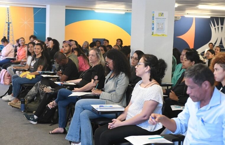 Cerca de 800 alunos participam de aulões preparatórios para concursos neste fim de semana