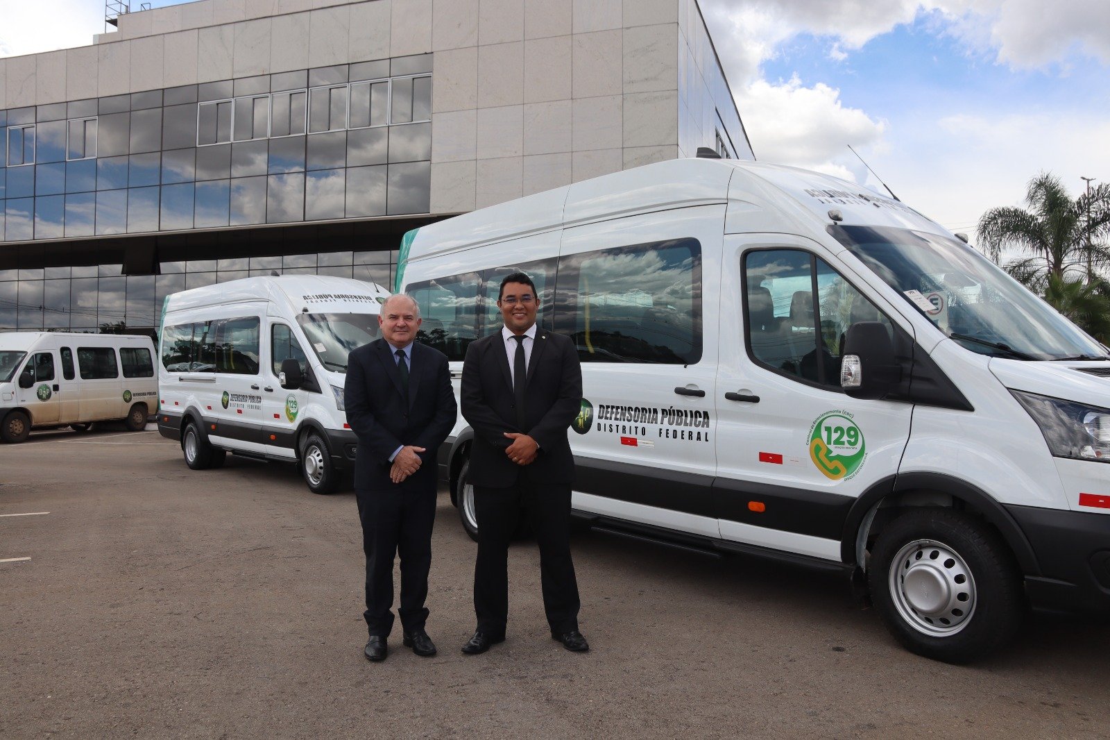Defensoria Pública do DF adquire duas novas vans para atendimento ao público vulnerável