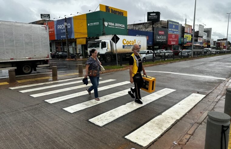 Detran-DF promove ação educativa no centro de Taguatinga