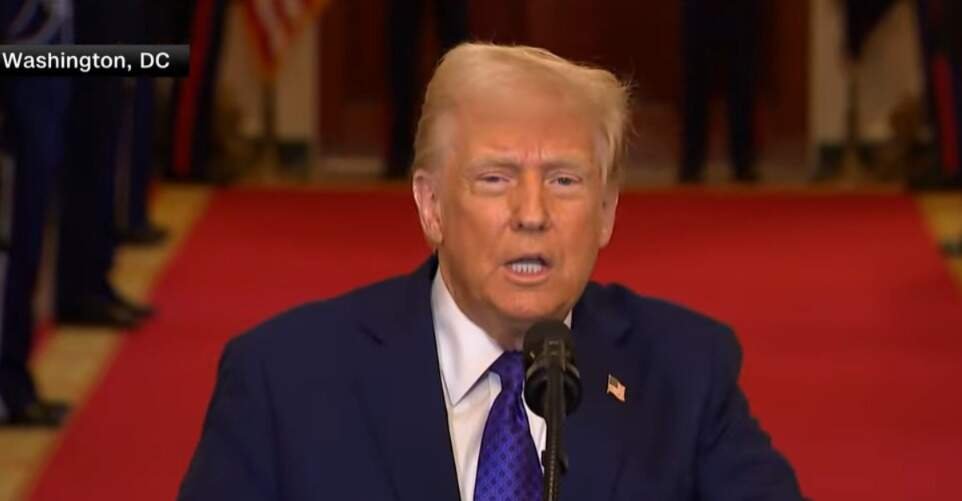 Donald Trump assina Lei contra imigrantes criminosos Donald Trump assina Lei contra imigrantes criminosos