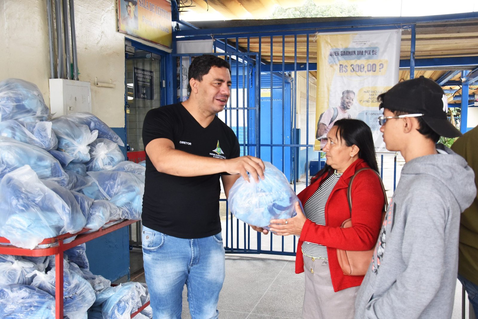GDF já distribuiu mais de 1 milhão de peças de uniformes para alunos da rede pública GDF já distribuiu mais de 1 milhão de peças de uniformes para alunos da rede pública
