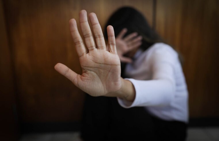 Informações que ajudem na prisão de autores de feminicídios poderão ser recompensadas