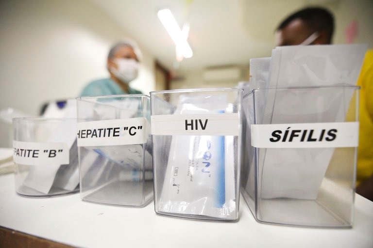 Novos autotestes de HIV começam a ser distribuídos no Distrito Federal Novos autotestes de HIV começam a ser distribuídos no Distrito Federal