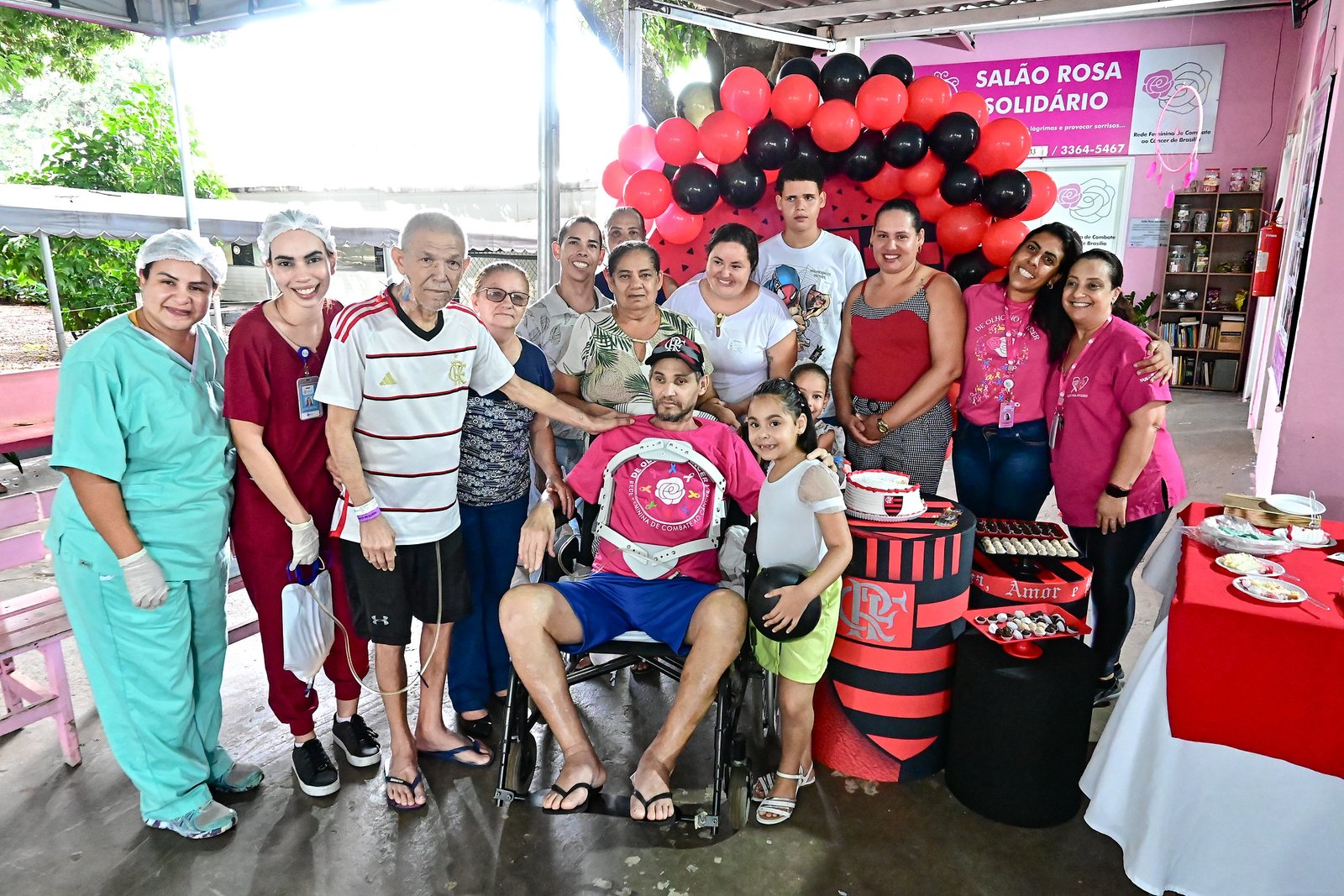 Paciente oncológico do Hospital de Base ganha festa de aniversário surpresa Paciente oncológico do Hospital de Base ganha festa de aniversário surpresa