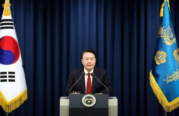 Presidente da Coreia do Sul é indiciado por insurreição após decreto de lei marcial