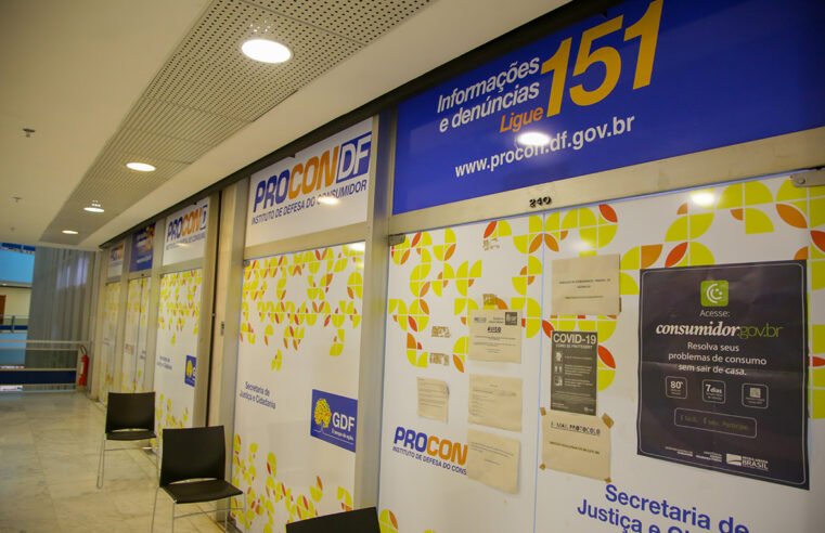 Procon fiscaliza lista de material de escolas particulares no Distrito Federal