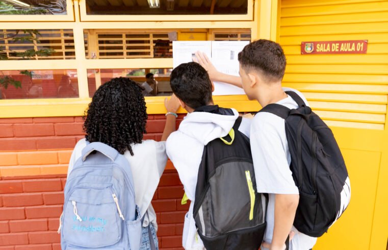 Cerca de 470 mil estudantes voltaram às aulas na rede pública do DF nesta segunda (10)