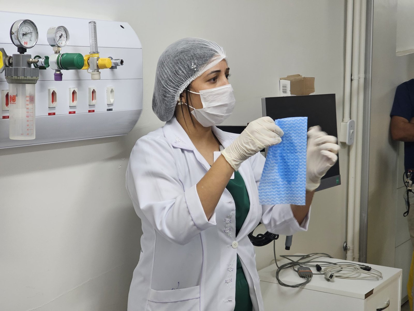 Colaboradores do HRSM fazem treinamento sobre limpeza e desinfecção de superfícies Colaboradores do HRSM fazem treinamento sobre limpeza e desinfecção de superfícies