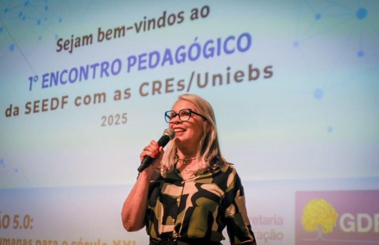 Educação promove palestra sobre educação na era tecnológica