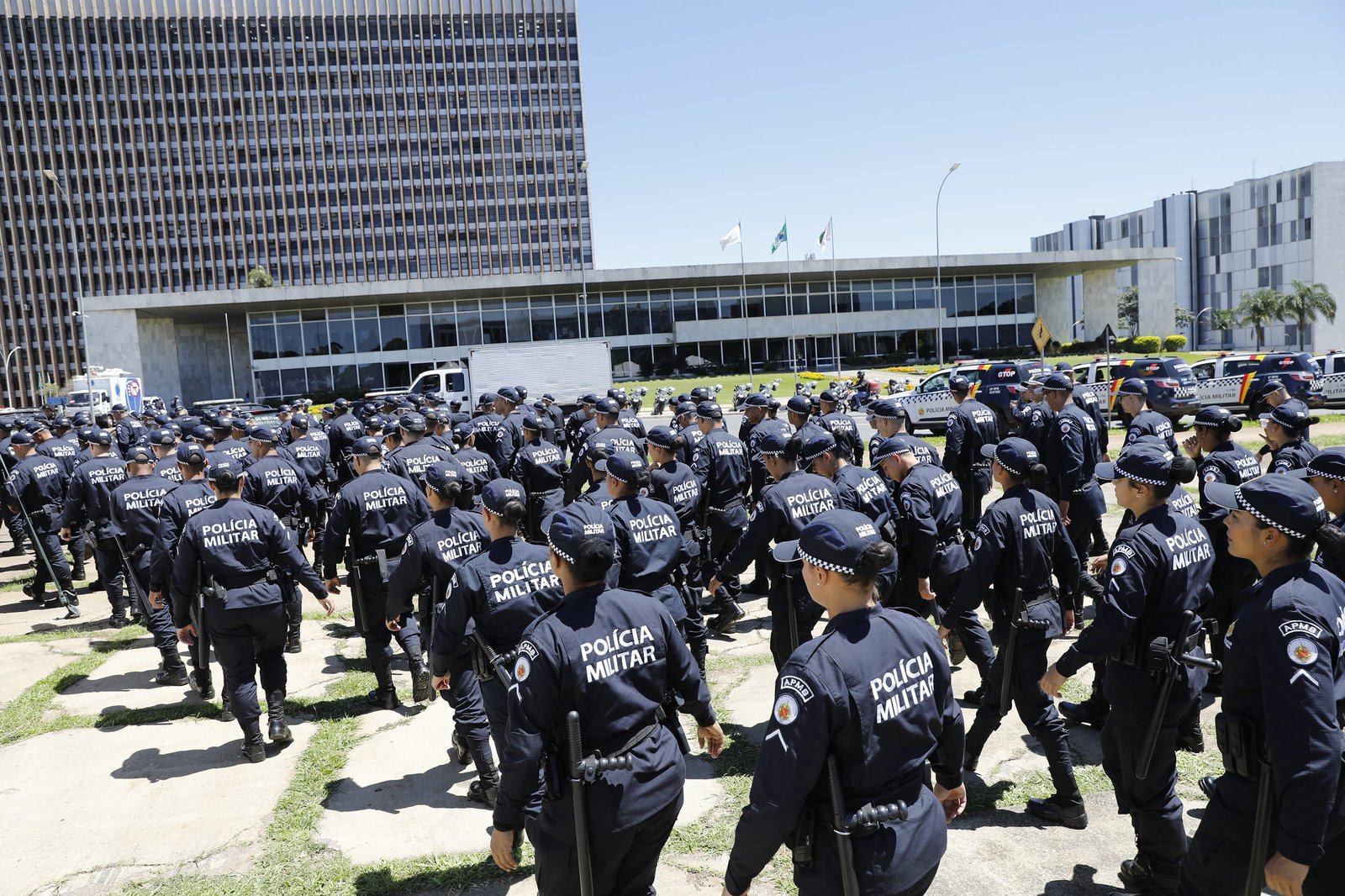 GDF propõe novo reajuste às forças de segurança do DF GDF propõe novo reajuste às forças de segurança do DF