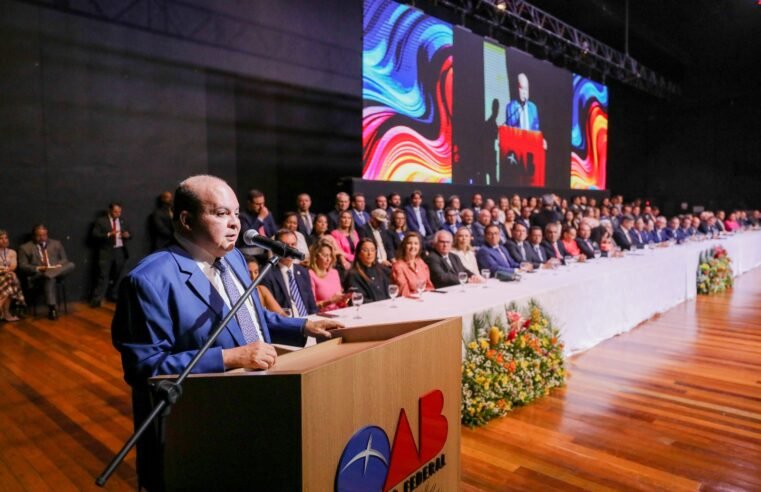 Governador enaltece presença feminina no meio jurídico e anuncia ampliação da advocacia dativa durante posse da gestão da OAB/DF