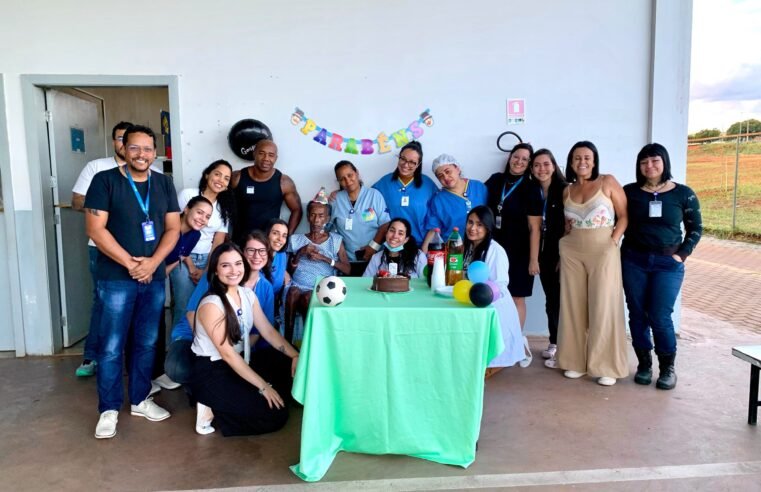 Internado no HSol, paciente de 68 anos ganha primeira festa de aniversário
