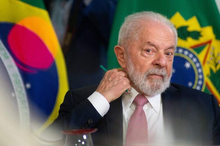 Líder português diz que ‘levaria algemas’ se fosse encontrar Lula