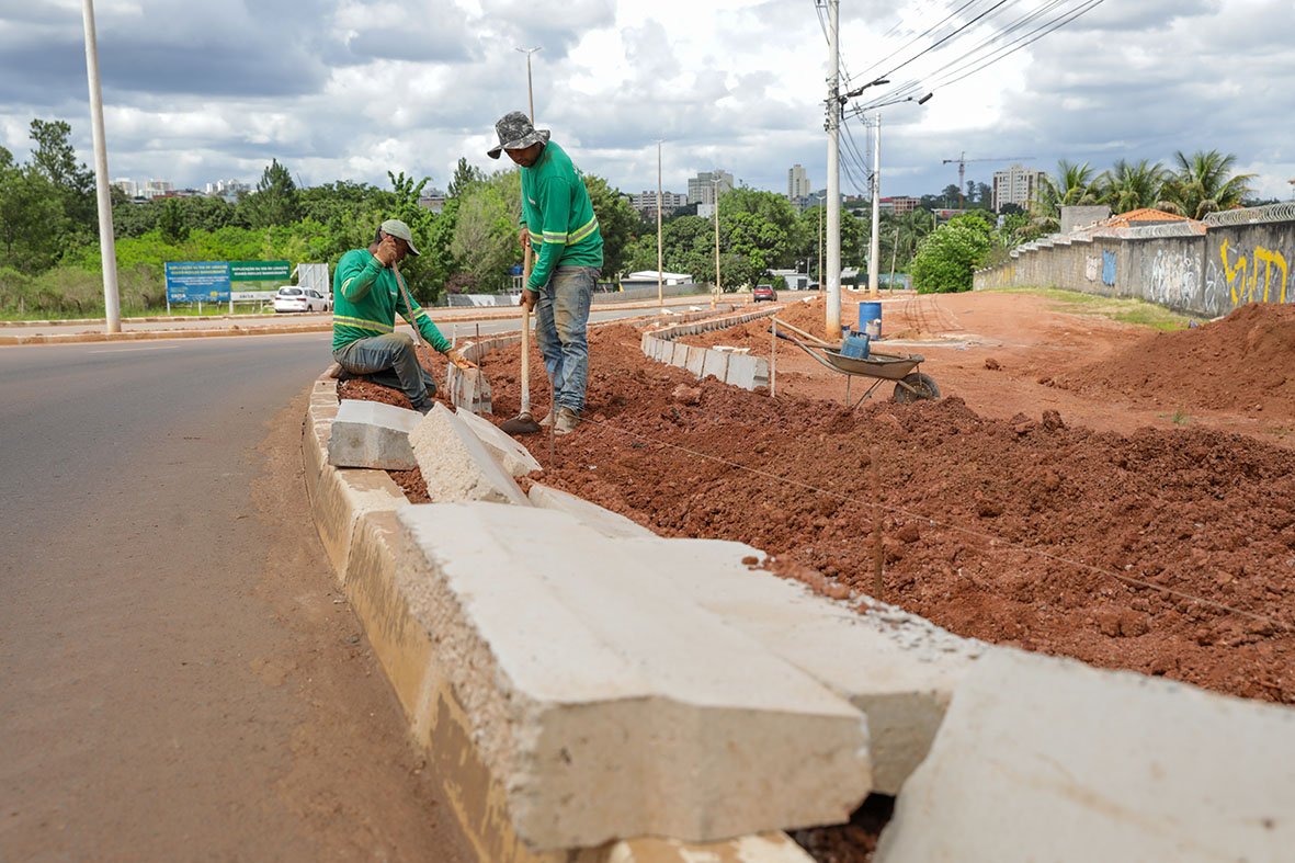 Novas calçadas e ciclovias na via entre Guará e Núcleo Bandeirante vão aumentar segurança da população Novas calçadas e ciclovias na via entre Guará e Núcleo Bandeirante vão aumentar segurança da população