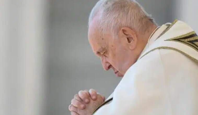 Papa Francisco continua hospitalizado, sem previsão de alta Papa Francisco continua hospitalizado, sem previsão de alta