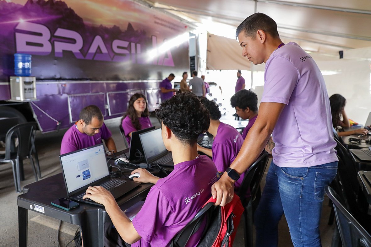 Projeto Brasíl.IA: Quatro cidades recebem cursos gratuitos de qualificação profissional na área de tecnologia