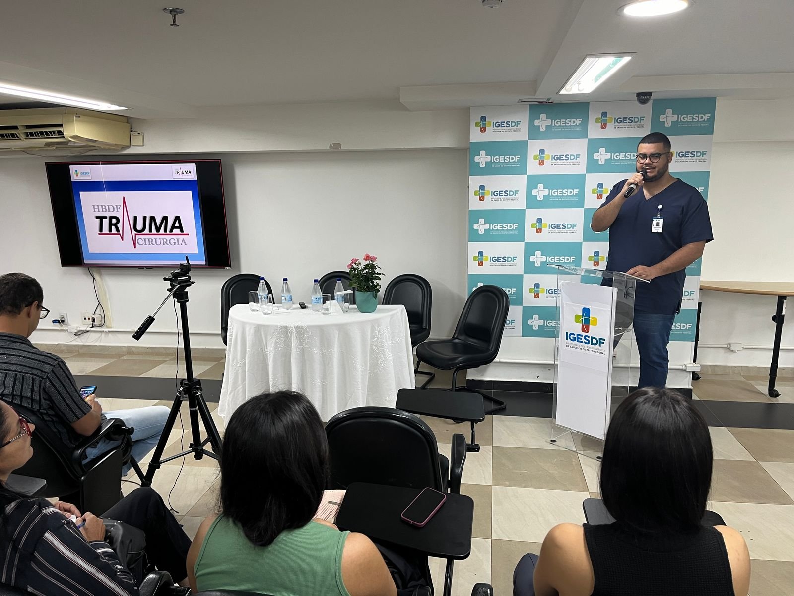 Projeto Saúde em Debate destaca treinamento de profissionais do Centro de Trauma do Hospital de Base Projeto Saúde em Debate destaca treinamento de profissionais do Centro de Trauma do Hospital de Base