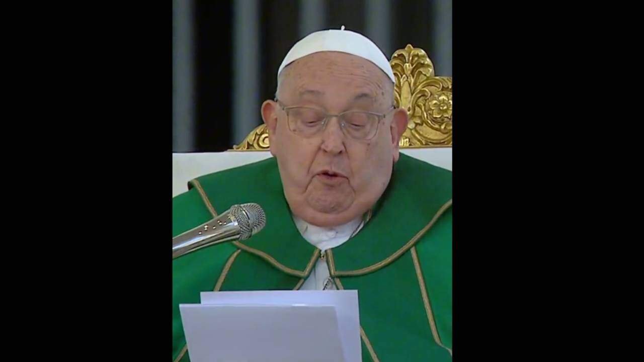 Vaticano diz que Papa segue em condição crítica, após noite tranquila Vaticano diz que Papa segue em condição crítica, após noite tranquila