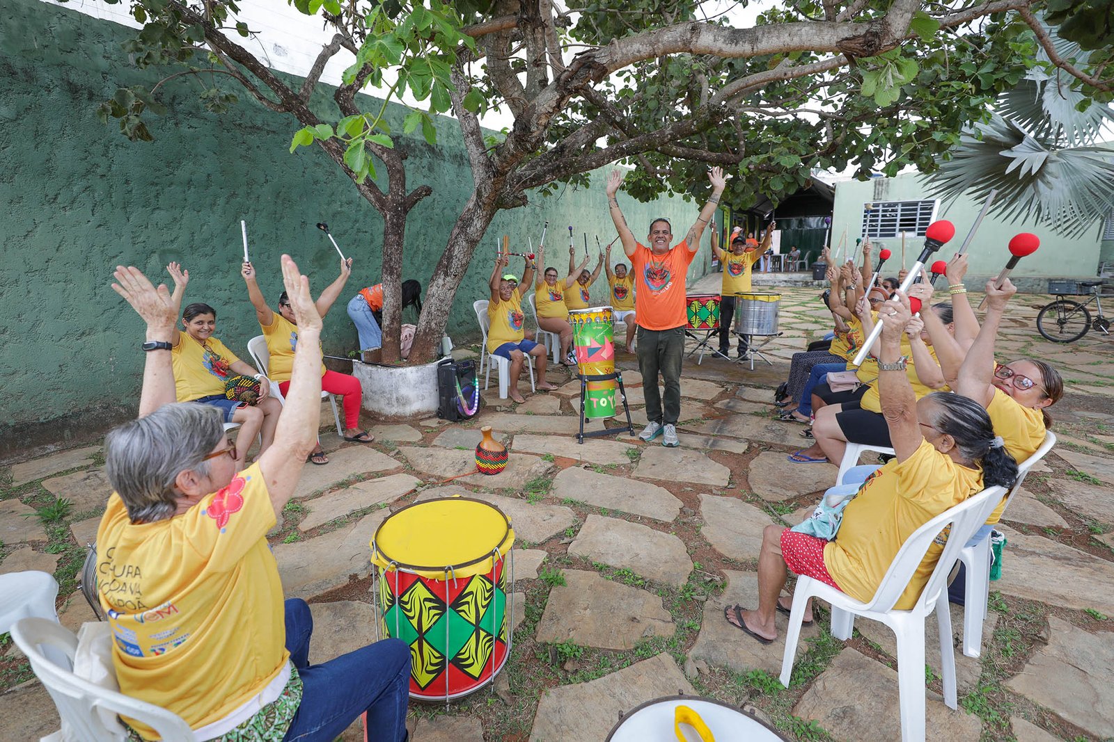 Arte Brasil leva oficinas gratuitas para mulheres do Itapoã e fortalece laços na comunidade Arte Brasil leva oficinas gratuitas para mulheres do Itapoã e fortalece laços na comunidade