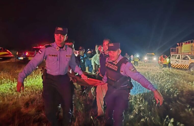 Avião cai e deixa 12 mortos em Honduras