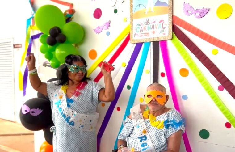 Bailinho de Carnaval no Hospital Cidade do Sol transforma internação em festa