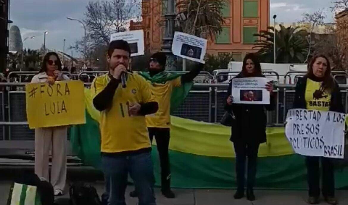 Em Barcelona, protesto por anistia critica ‘Justiça corrompida’ no Brasil Em Barcelona, protesto por anistia critica ‘Justiça corrompida’ no Brasil