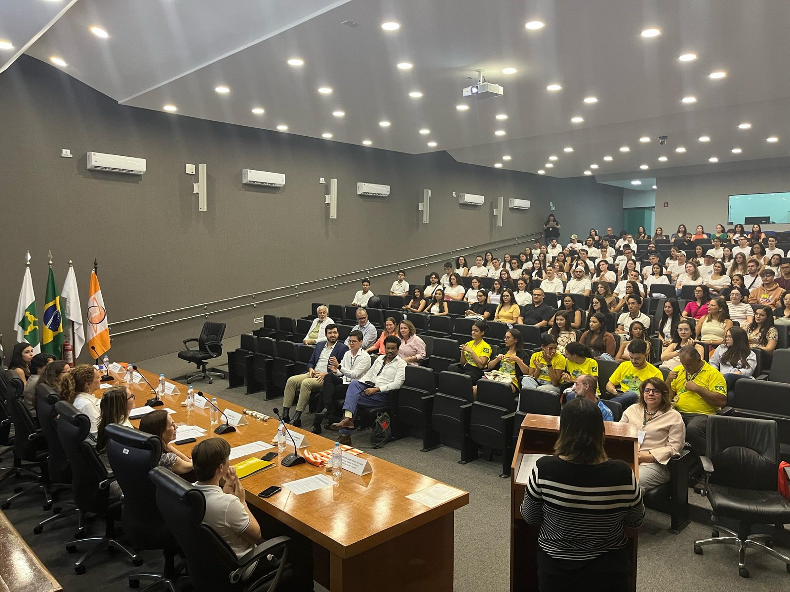 Escs recepciona novos estudantes em aula inaugural Escs recepciona novos estudantes em aula inaugural