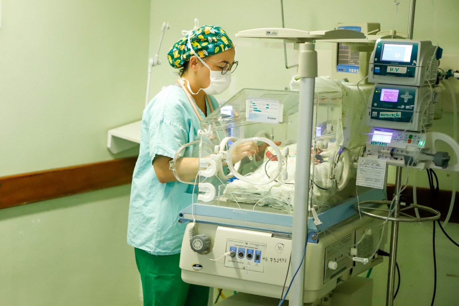GDF autoriza a contratação de 50 médicos neonatologistas para a rede pública de saúde GDF autoriza a contratação de 50 médicos neonatologistas para a rede pública de saúde