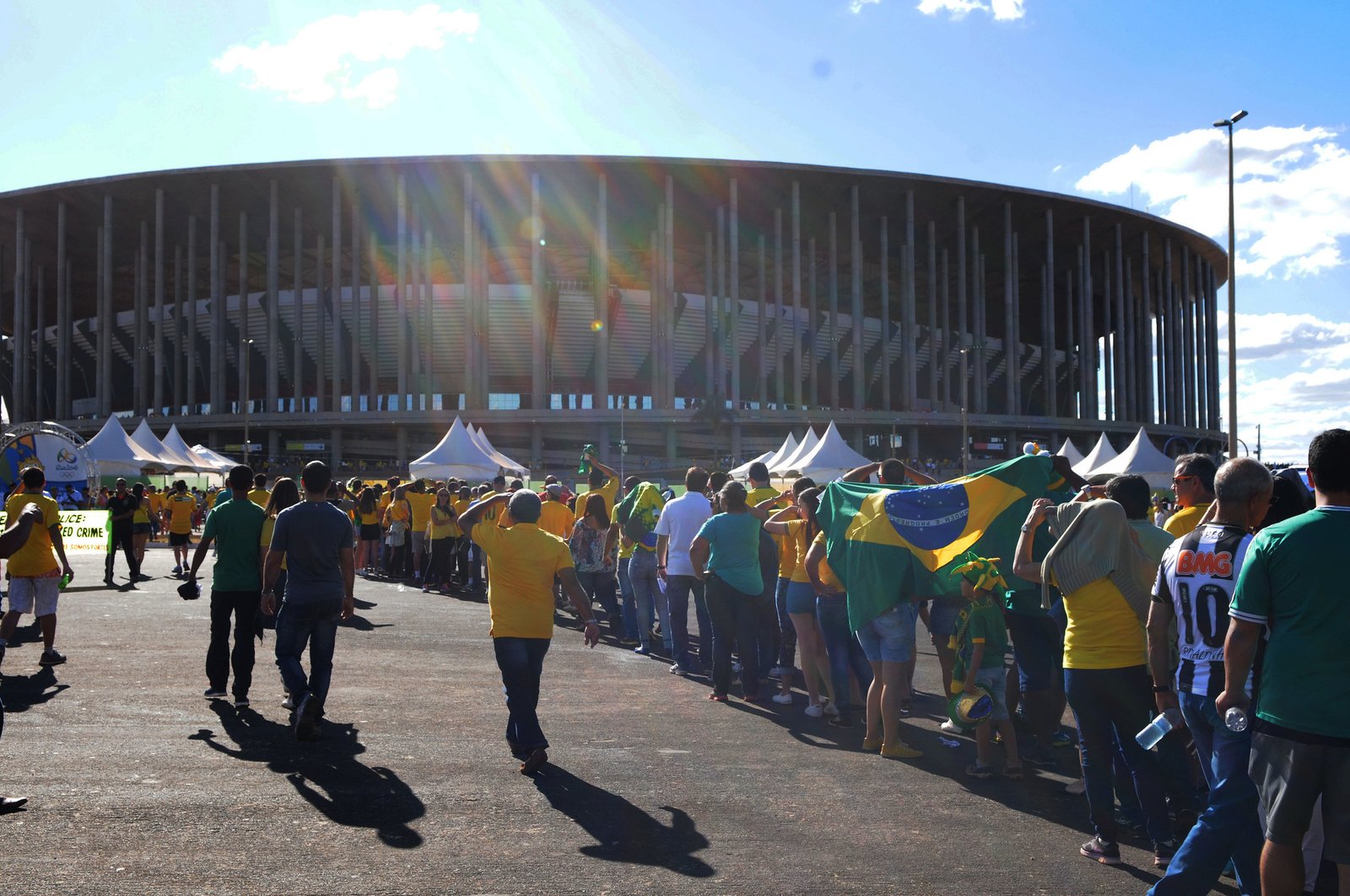 Jogo Brasil x Colômbia terá 40 vagas de ambulantes