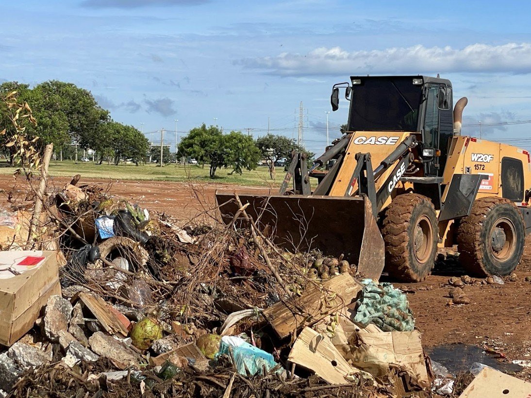 Mutirões de limpeza retiram mais de 15,6 mil toneladas de entulhos em 19 cidades do DF Mutirões de limpeza retiram mais de 15,6 mil toneladas de entulhos em 19 cidades do DF