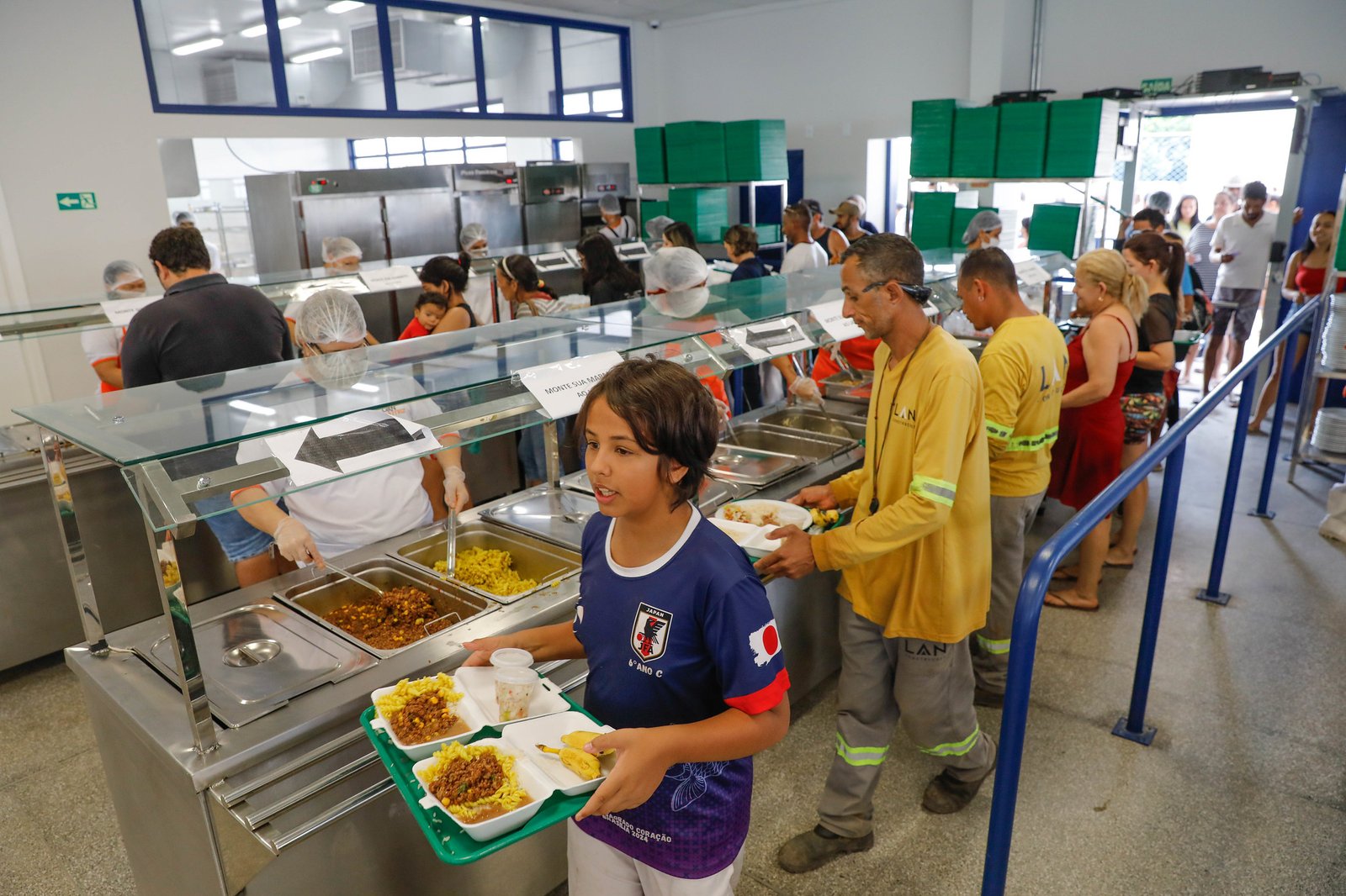 Oferta dos restaurantes comunitários cresce 34% com novas unidades e três refeições Oferta dos restaurantes comunitários cresce 34% com novas unidades e três refeições