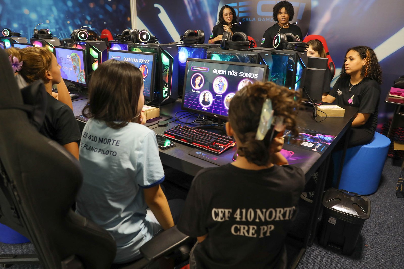 Oficina de Arduino inspira meninas a entrar no mundo da tecnologia Oficina de Arduino inspira meninas a entrar no mundo da tecnologia