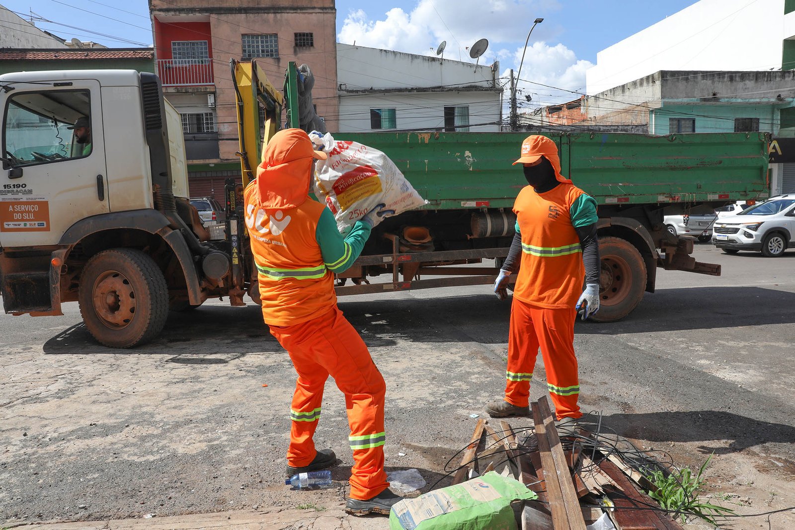 Operação elimina pontos de descarte irregular de lixo em Arniqueira Operação elimina pontos de descarte irregular de lixo em Arniqueira