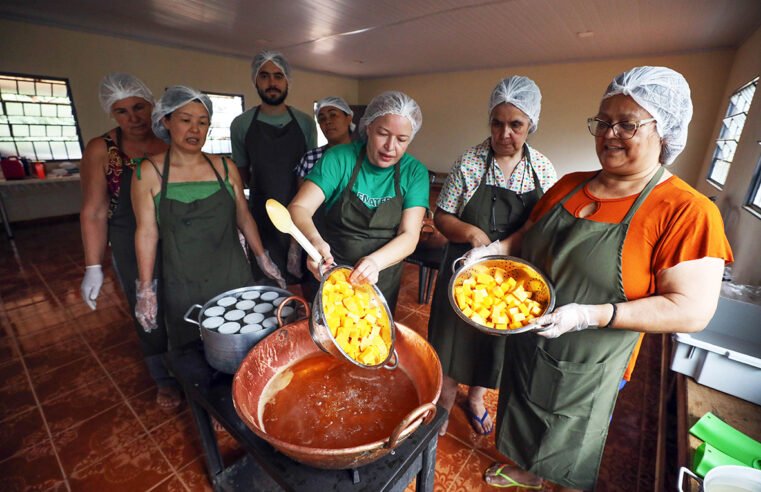 Produtores rurais de Planaltina aprendem técnicas para aproveitar frutas e evitar desperdício