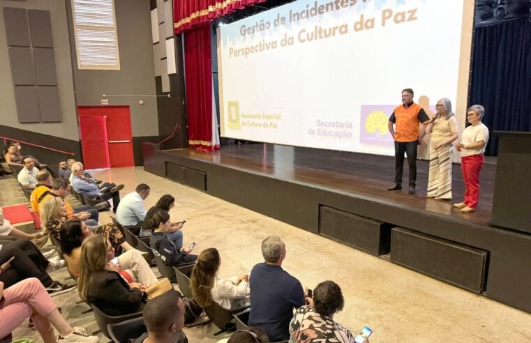 Professores participam de oficinas para a promoção de cultura de paz nas escolas