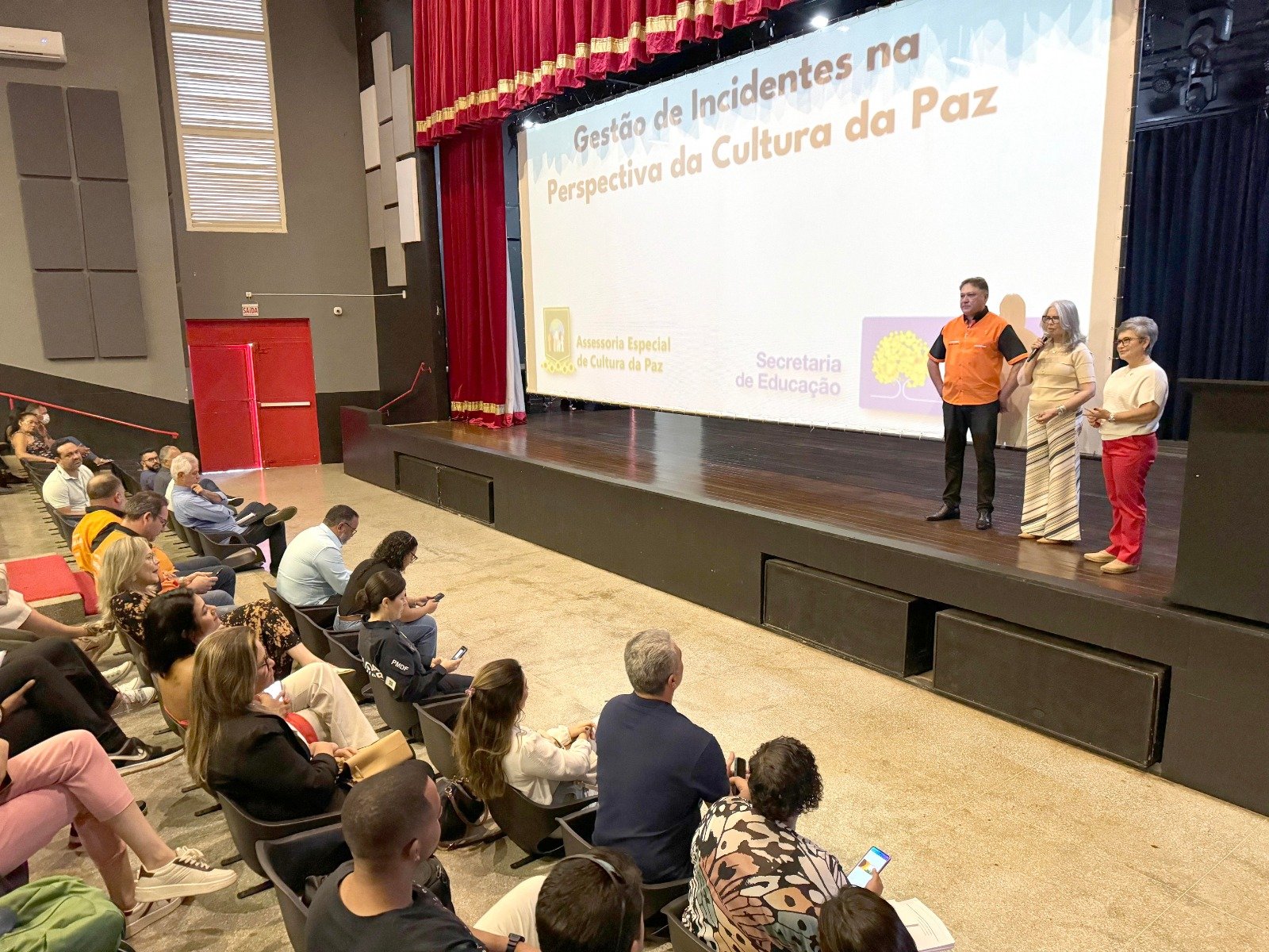 Professores participam de oficinas para a promoção de cultura de paz nas escolas Professores participam de oficinas para a promoção de cultura de paz nas escolas