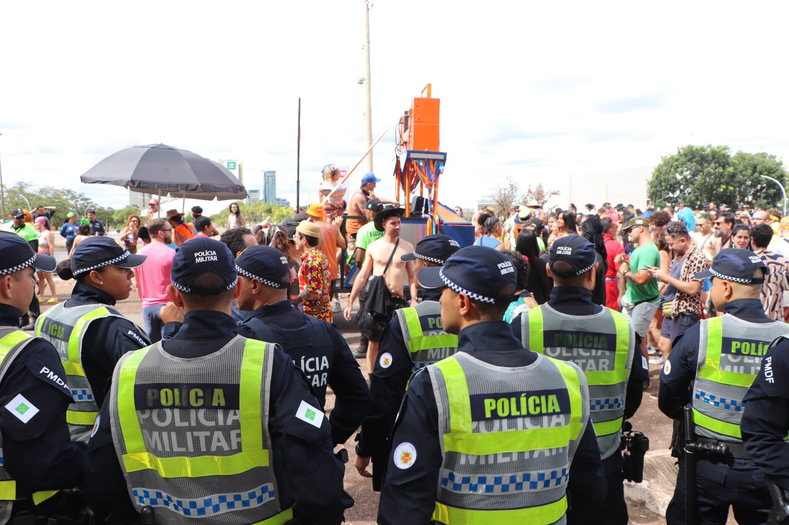 Segurança reforçada garante tranquilidade no primeiro dia de Carnaval no DF Segurança reforçada garante tranquilidade no primeiro dia de Carnaval no DF
