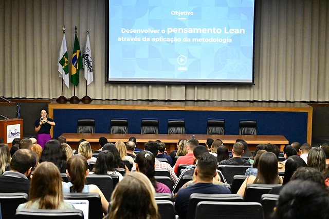 Servidores recebem treinamento para otimizar processos e reduzir desperdícios em unidades de saúde Servidores recebem treinamento para otimizar processos e reduzir desperdícios em unidades de saúde