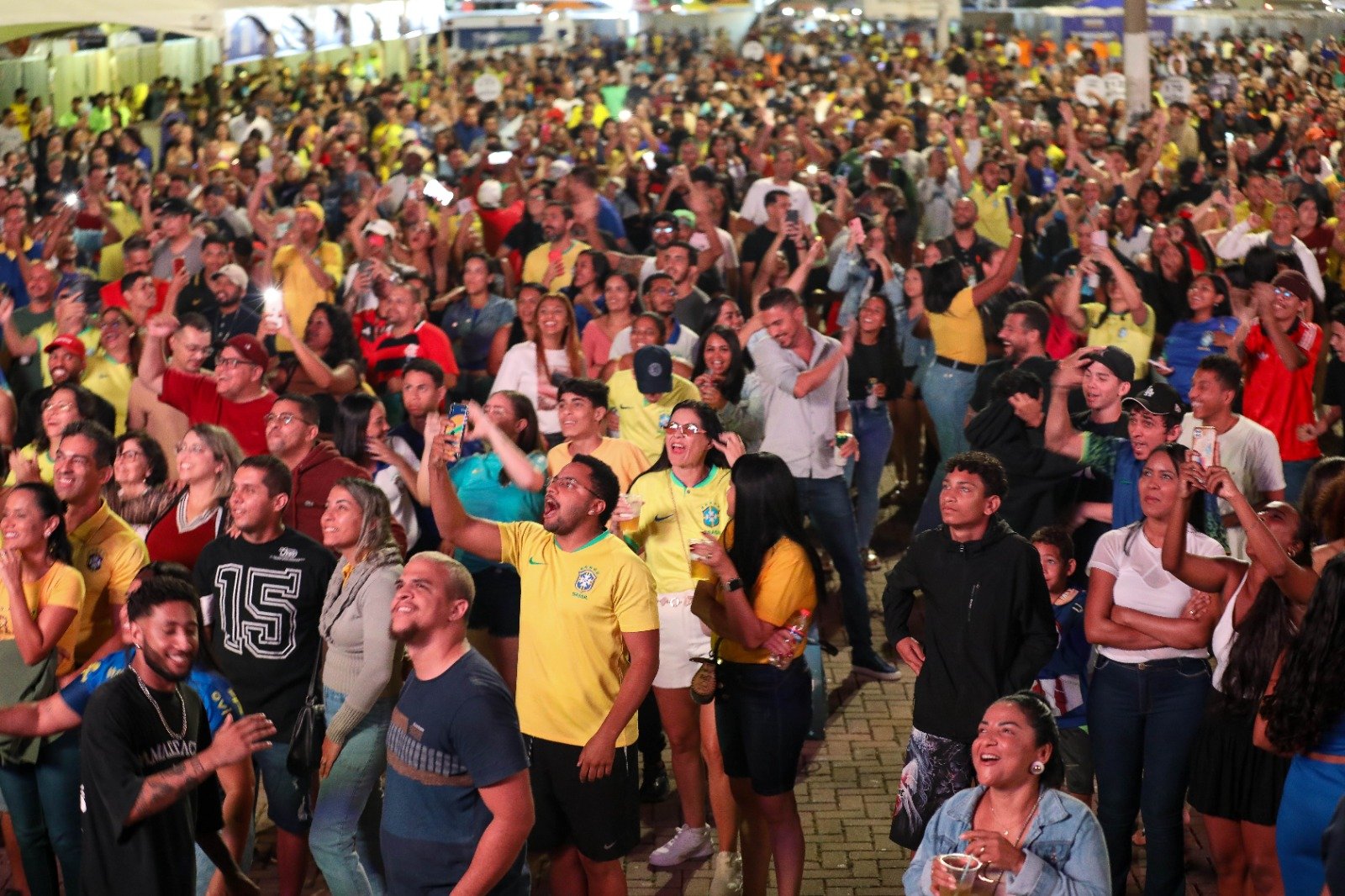 Torcedores vibram com jogo da Seleção no Comemora Brasília Fan Fest, em Ceilândia Torcedores vibram com jogo da Seleção no Comemora Brasília Fan Fest, em Ceilândia