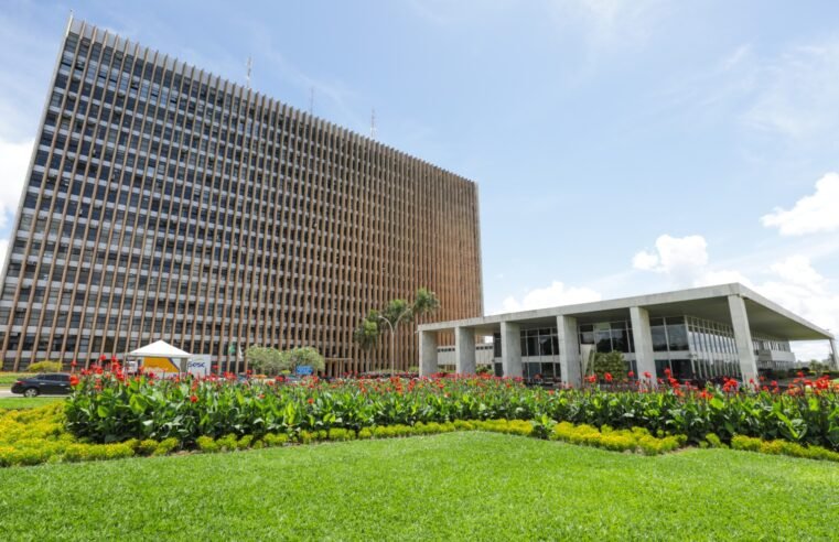 Governador Ibaneis Rocha decreta ponto facultativo em 2 de maio no Distrito Federal
