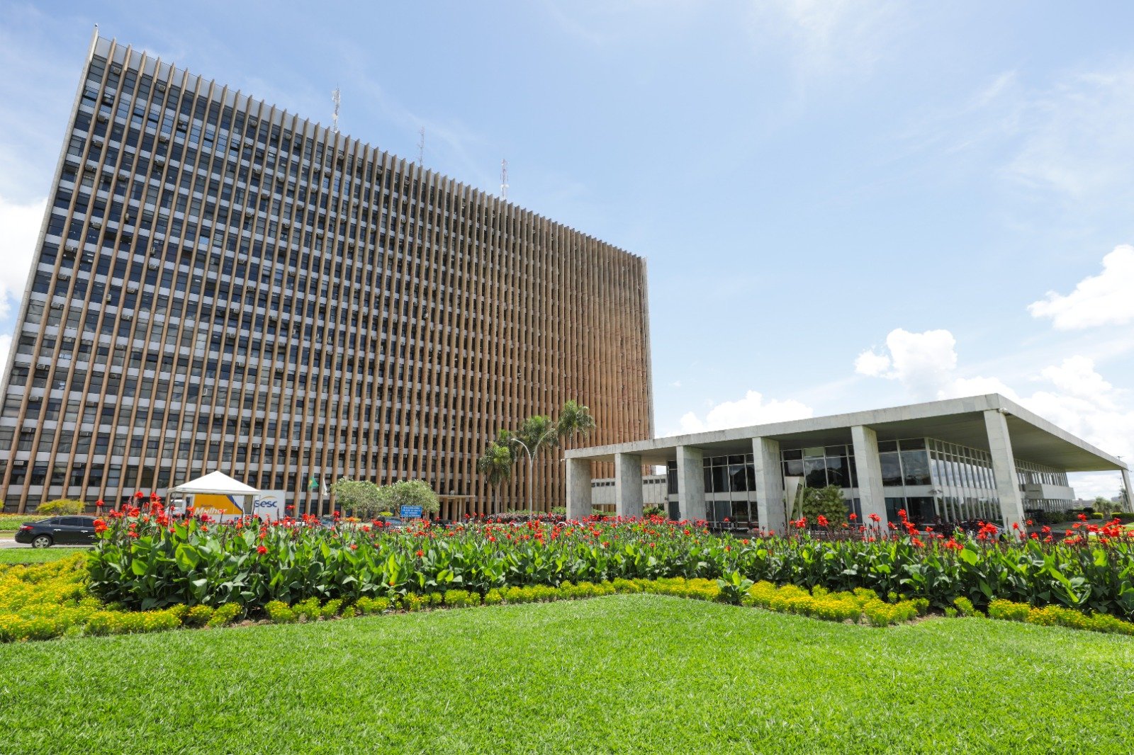 Governador Ibaneis Rocha decreta ponto facultativo em 2 de maio no Distrito Federal Governador Ibaneis Rocha decreta ponto facultativo em 2 de maio no Distrito Federal